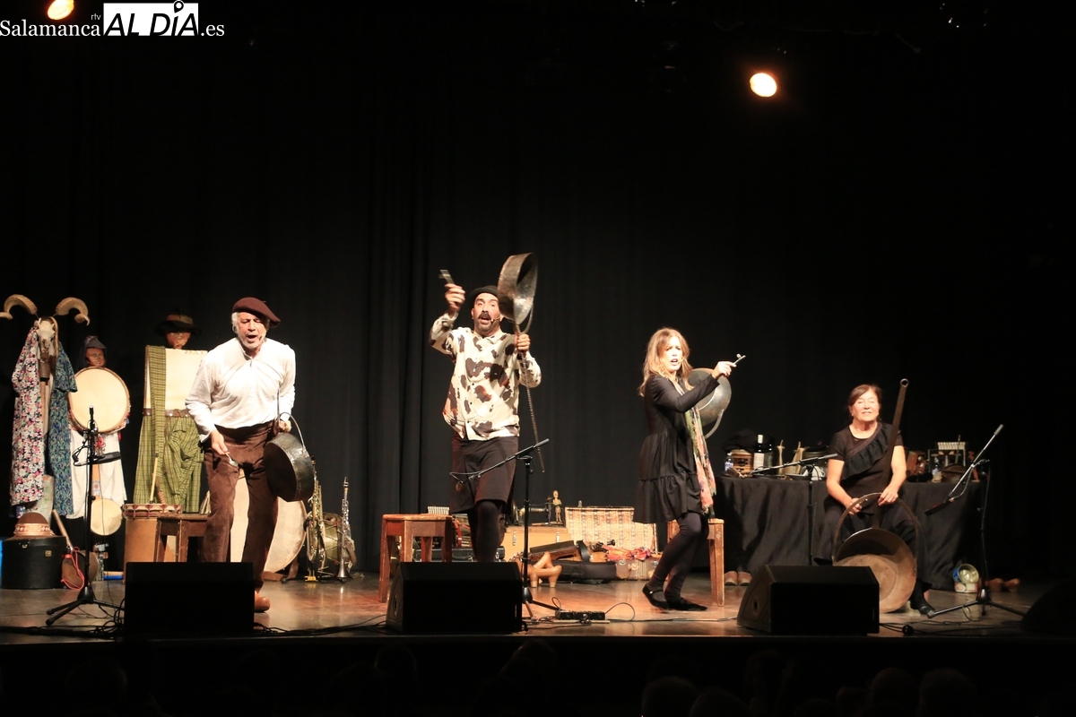 Mayalde llena Vitigudino en un homenaje a la democracia con su música tradicional