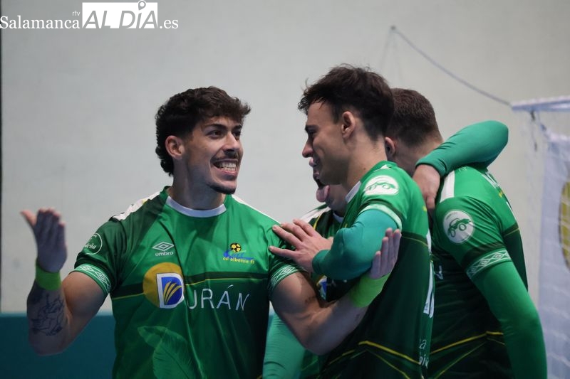 FOTOS | El Piensos Durán Albense rescata un punto en un partido caótico y de dominio visitante (3–3)