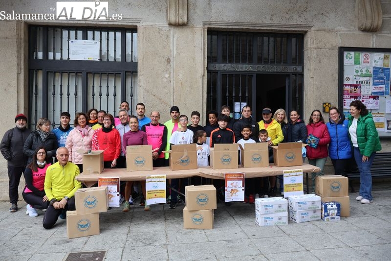 La fiesta del running solidario vuelve a llenar Alba de Tormes: más de 130 kilos de alimentos recogidos