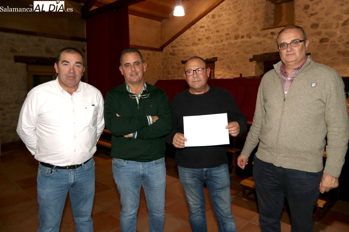 Las OPAs rinden cuentas en Cipérez sobre la gestión de la ayuda a los ganaderos afectados por el incendio de agosto