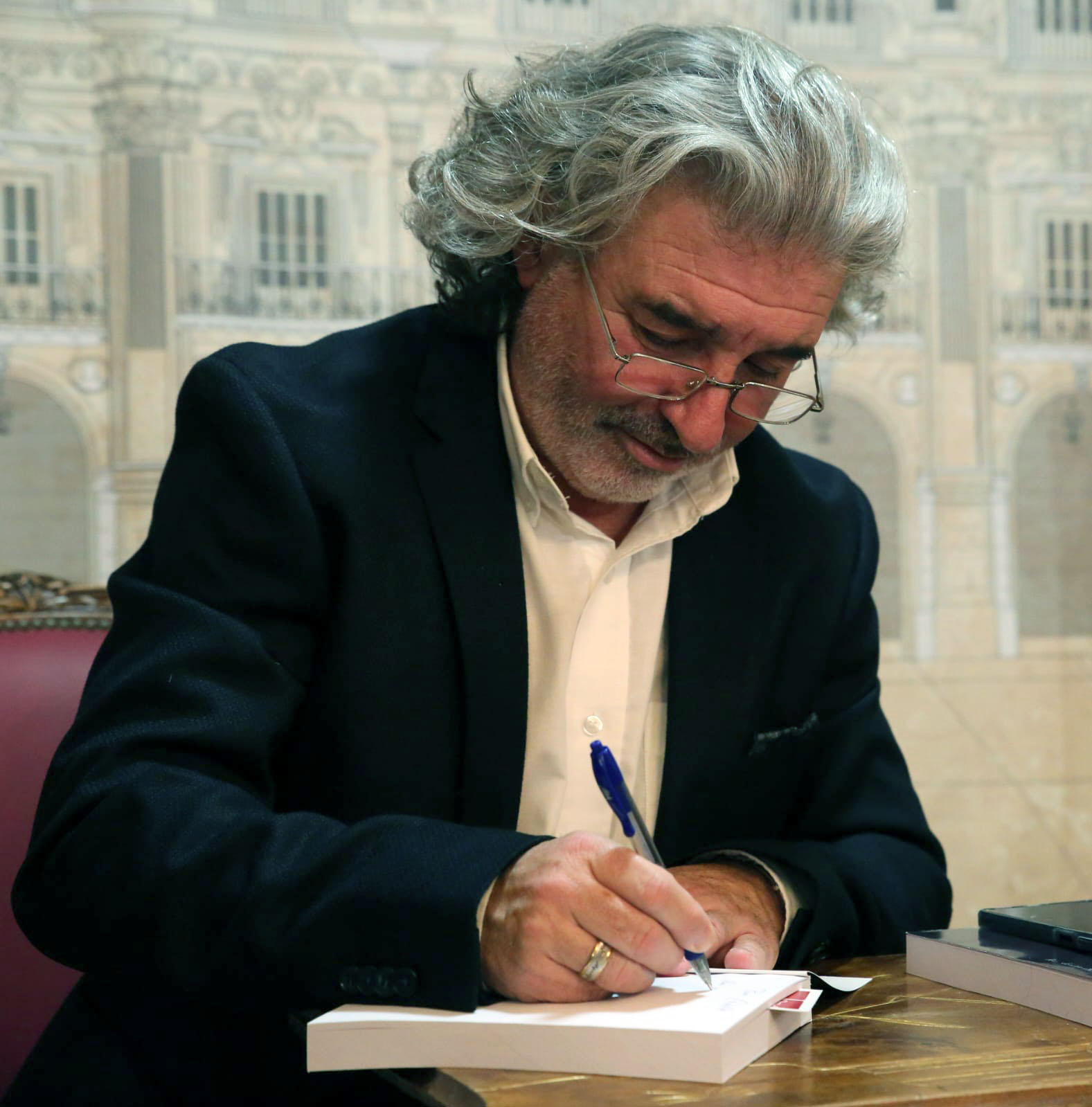 Francisco Javier Martín Prieto presenta El extraño suceso y La confesión del relojero en Salamanca