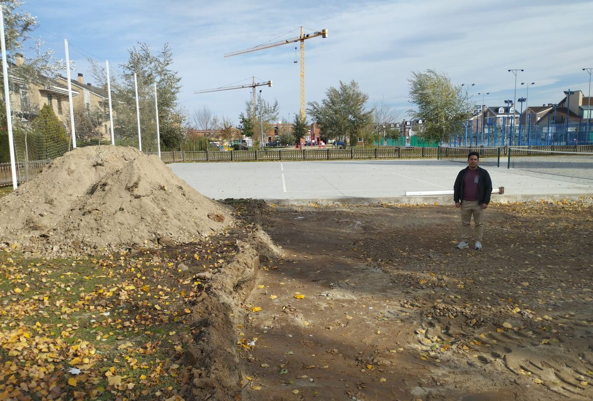 Santa Marta acondiciona la pista de vóley para crear un nuevo espacio deportivo en La Raqueta