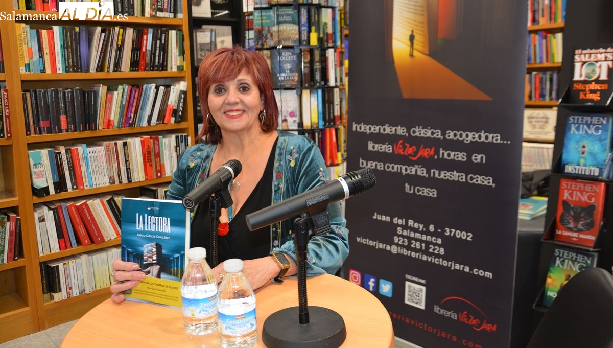 Macu García González presenta en Salamanca La lectora, una novela sobre la soledad y el valor de la literatura
