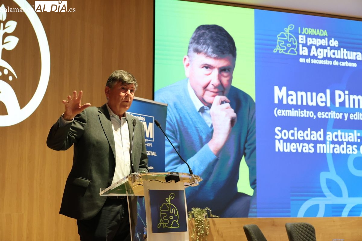 El exministro Pimentel señala que el marco normativo europeo amenaza la viabilidad de la agricultura y la ganadería