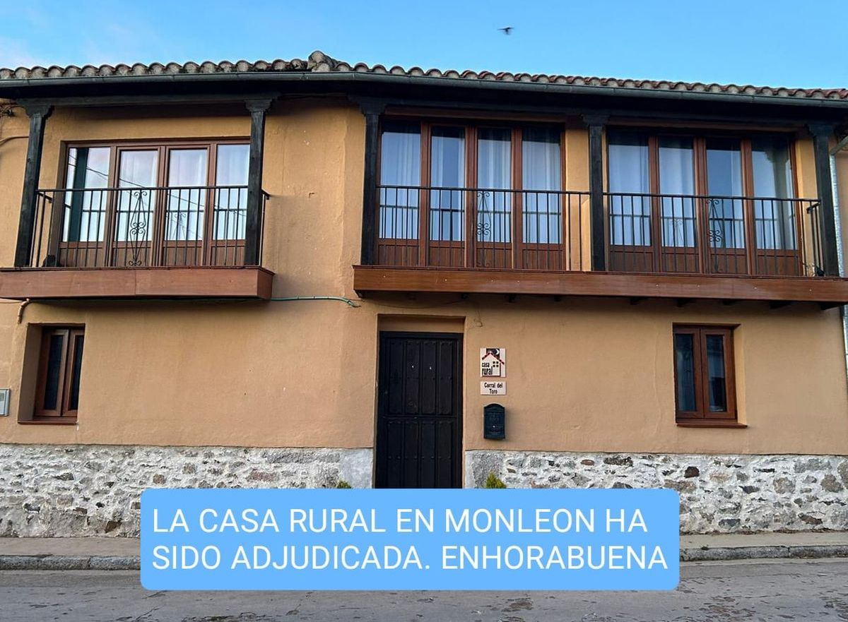 La reapertura del bar y la casa rural de Monleón revitalizará el turismo en la villa medieval