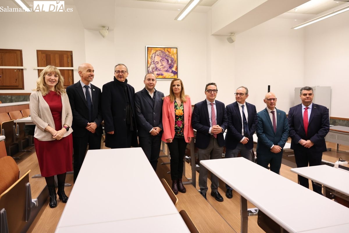 FOTOS | El ‘templo’ de la palabra: así es la nueva aula dedicada a Carmen Martín Gaite en la USAL