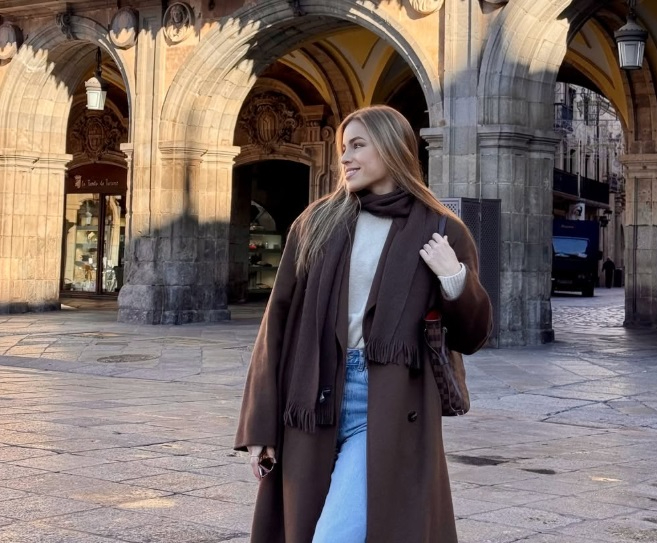 Olga Casado, de turismo por el casco histórico de Salamanca