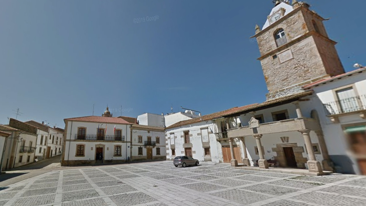 Lumbrales se une contra la violencia de género con un manifiesto y un minuto de ruido