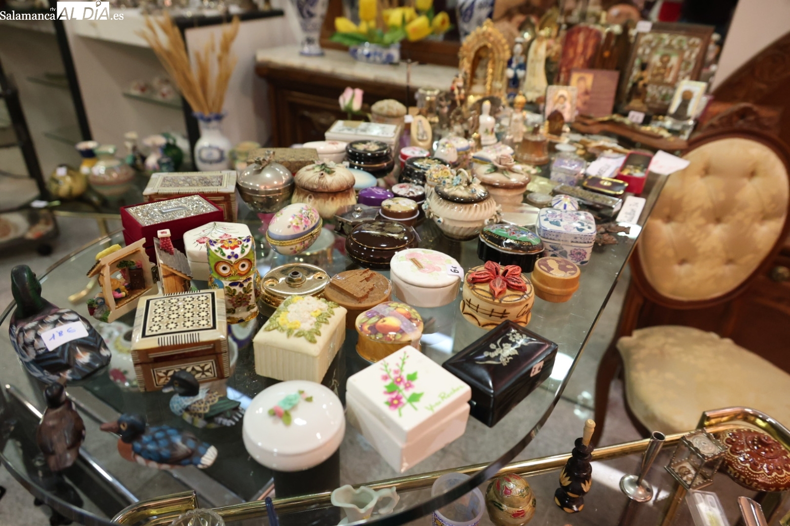 Artesanía de cuatro conventos en un mercadillo solidario en los Carmelitas Descalzos