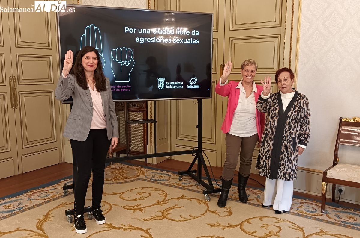 Un gesto para salvar vidas: Salamanca enseña la señal de auxilio contra la violencia de género