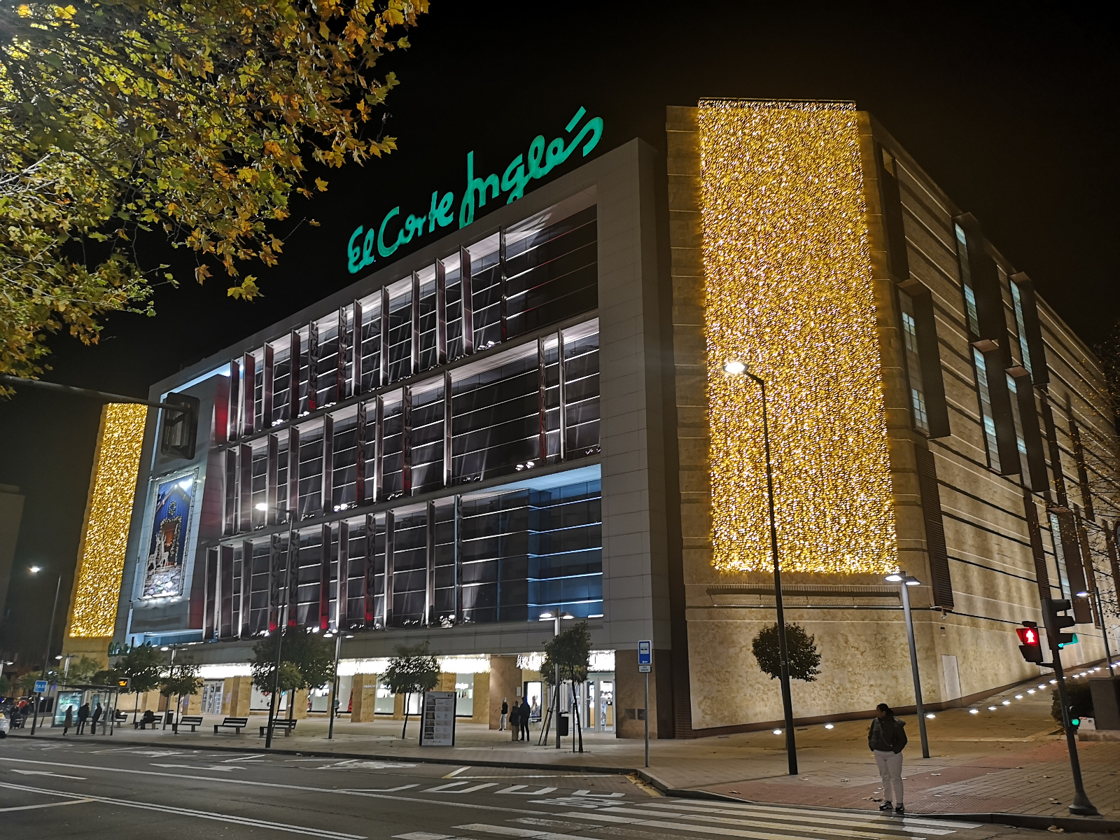 El Corte Inglés inaugurará su iluminación de Navidad este viernes con la Fundación AVIVA