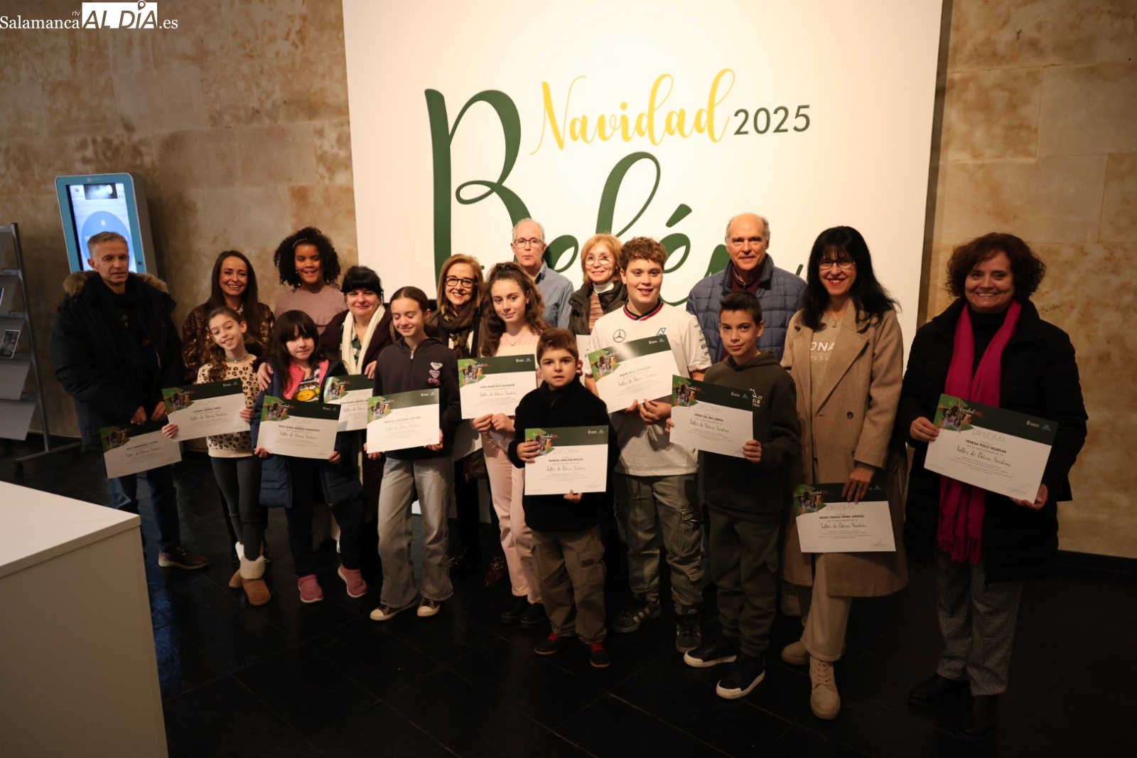 FOTOS | El Ayuntamiento entrega los diplomas de los talleres de belenismo y anuncia un nuevo montaje en la Fonda Veracruz