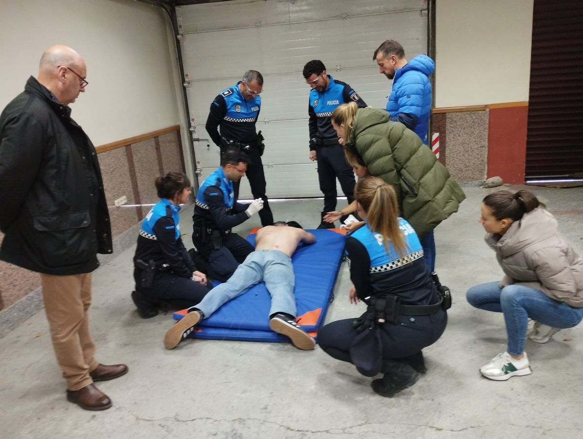 Santa Marta se convierte en el primer municipio de la provincia en dotar a su Policía Local de dispositivos táser