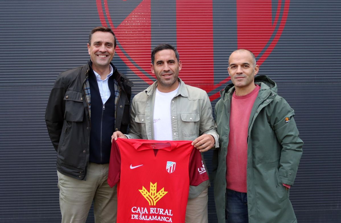 Jonathan Martín firma por la UD Santa Marta como nuevo director general