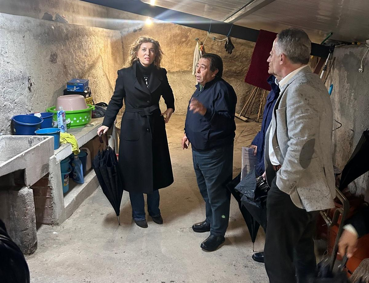 La directora de Vivienda supervisa la recuperación de las viviendas afectadas por el fuego en la provincia de Salamanca