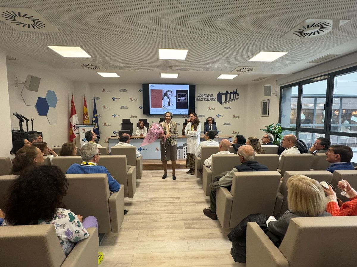 El Hospital de Salamanca rinde un emotivo homenaje al  profesor y médico Sisinio de Castro 