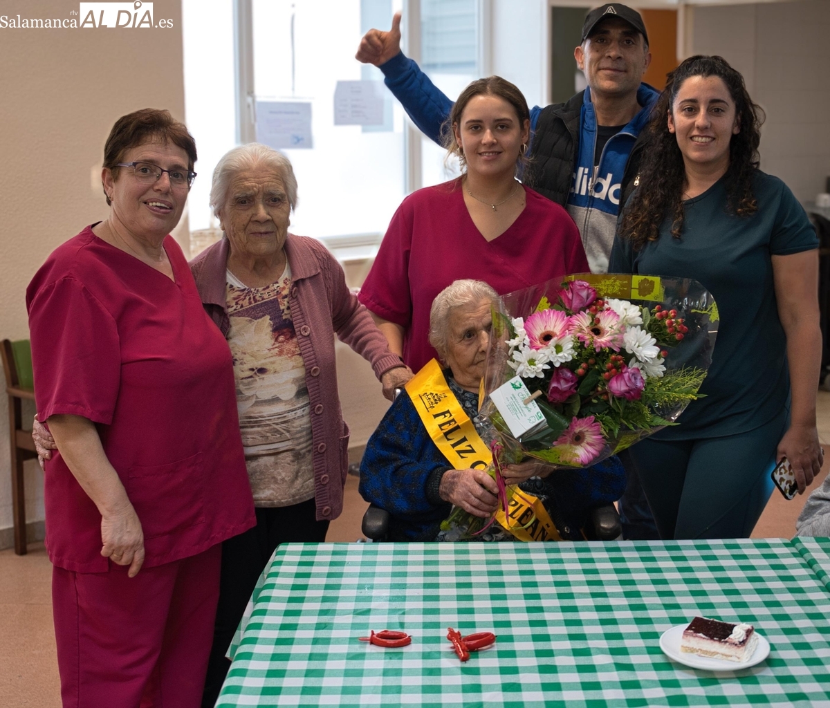 Marcelina Montes Vicente celebra su siglo de vida en la residencia de Aldeadávila