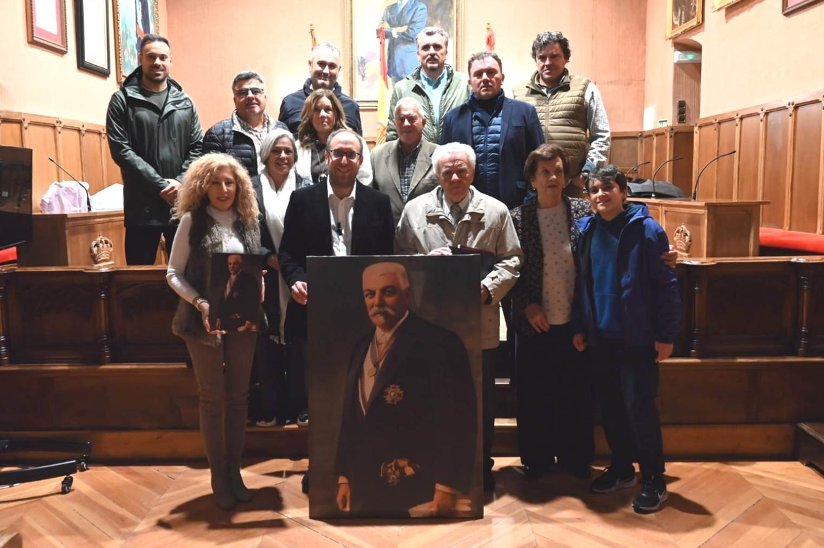 La Casa Consistorial recibe la visita de descendientes del arquitecto que la amplió