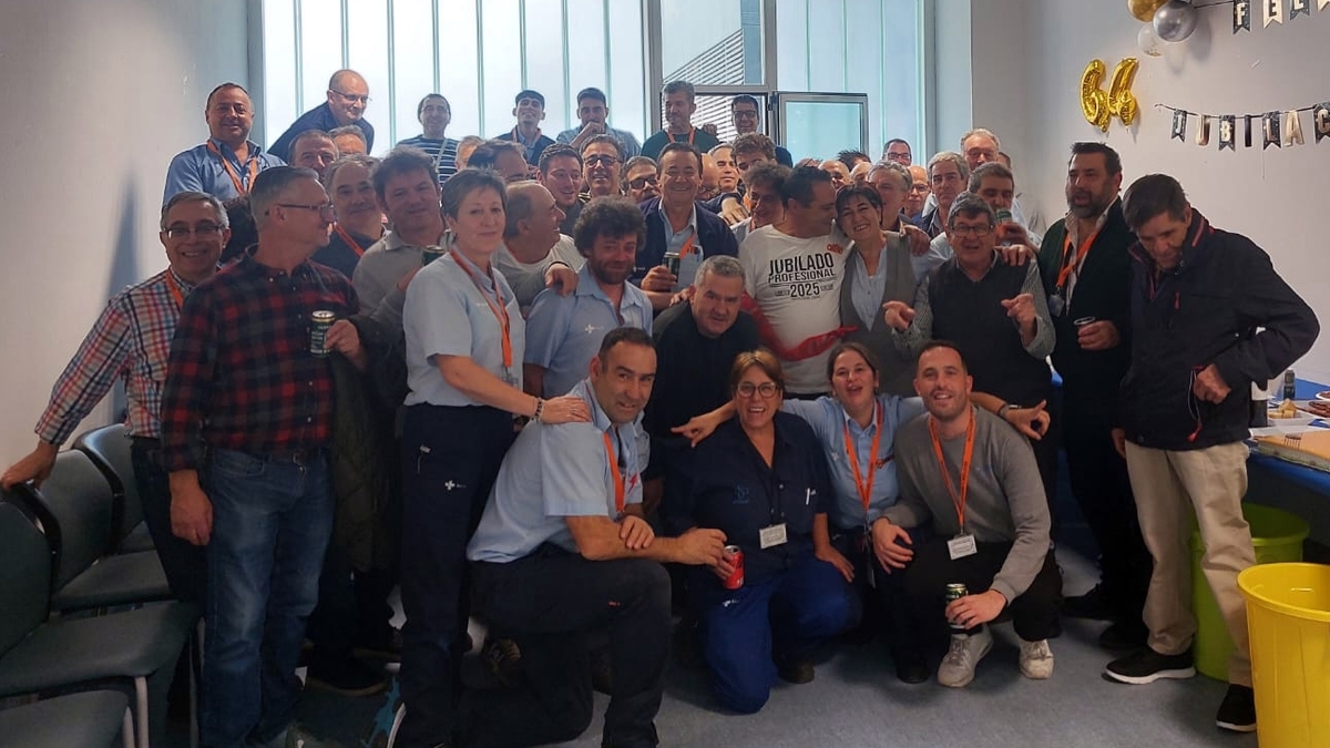 Compañeros del Hospital Clínico de Salamanca despiden a su fontanero José Sánchez por jubilación