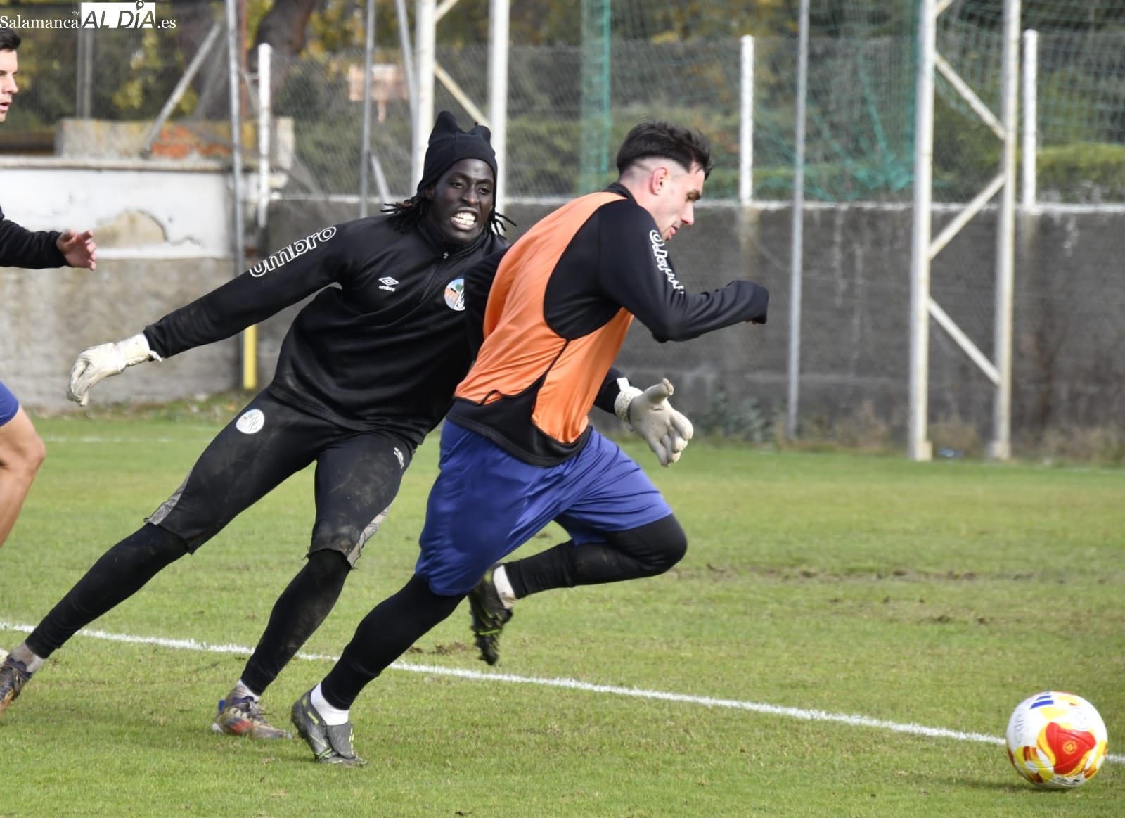 FOTOS | Jon Villanueva y Lara, bajas en el primer entrenamiento del Salamanca UDS para preparar la visita a Luanco