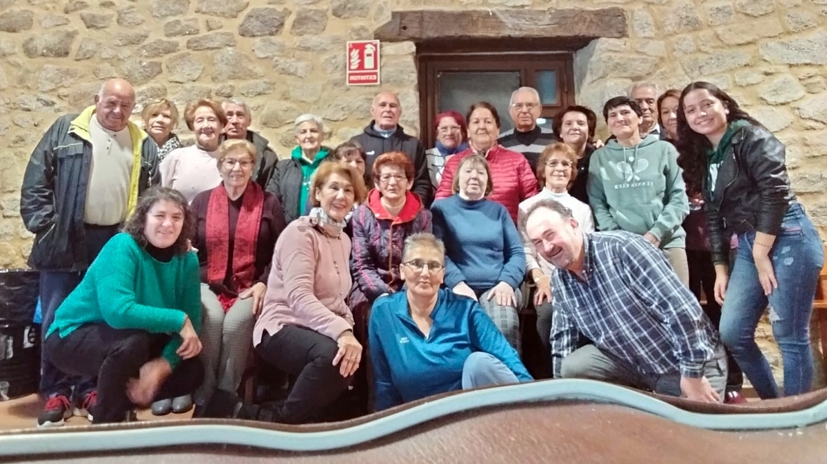 La gastronomía colombiana une a los vecinos de Cipérez en un taller contra los delitos de odio