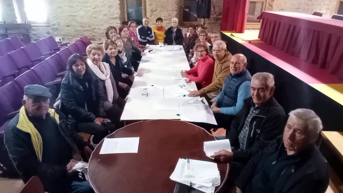 Una veintena de personas participan en el taller de memoria y estimulación cognitiva de Cruz Roja en Cipérez