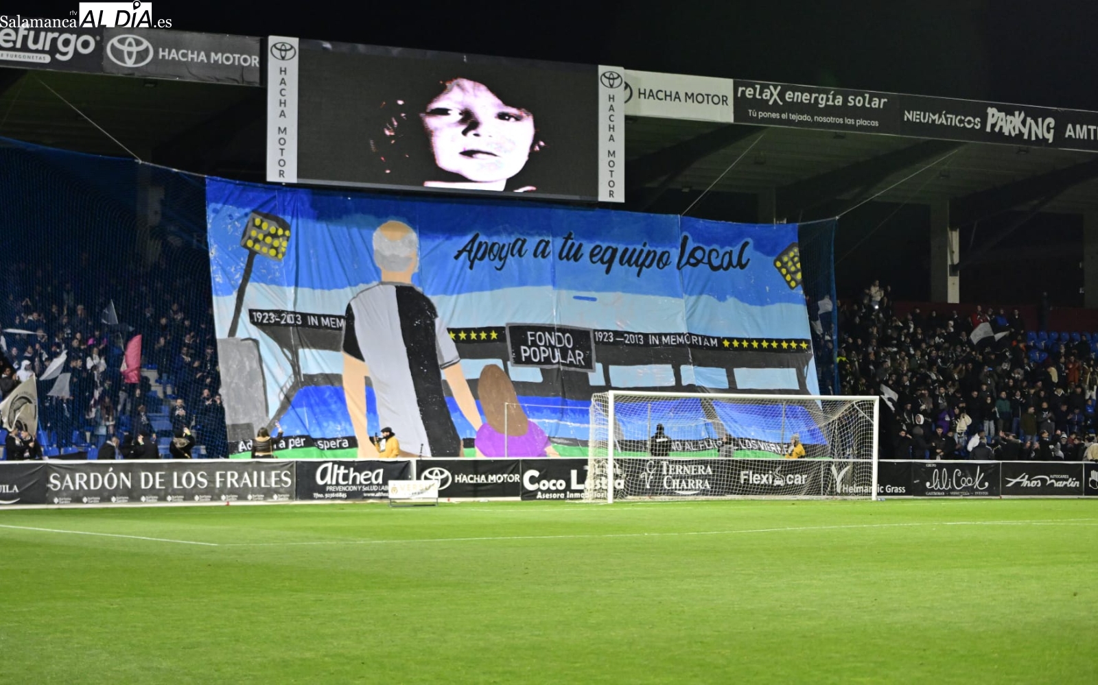 FOTOS | Gélido ambiente en Salamanca... y la afición de Unionistas se calienta animando a los suyos contra el Real Madrid Castilla