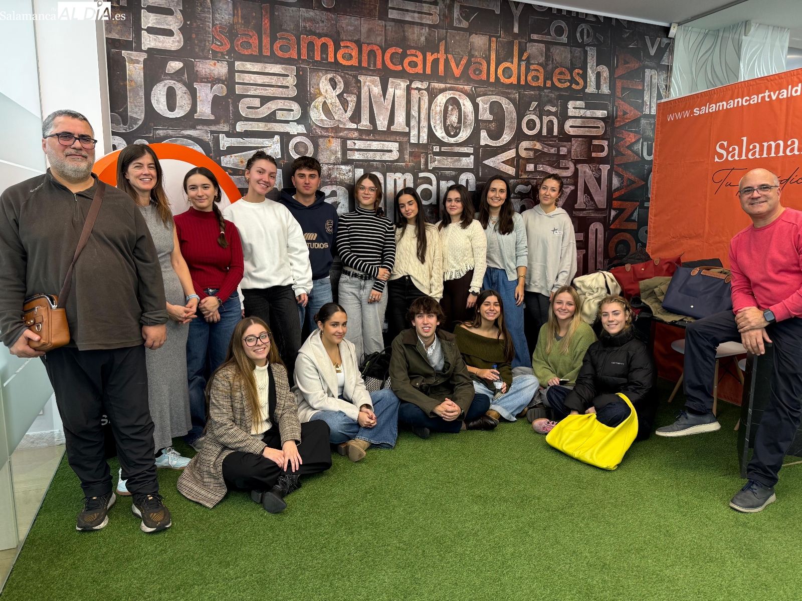 Alumnos de Publicidad de la UPSA conocen la gestión publicitaria de SALAMANCArtv AL DÍA