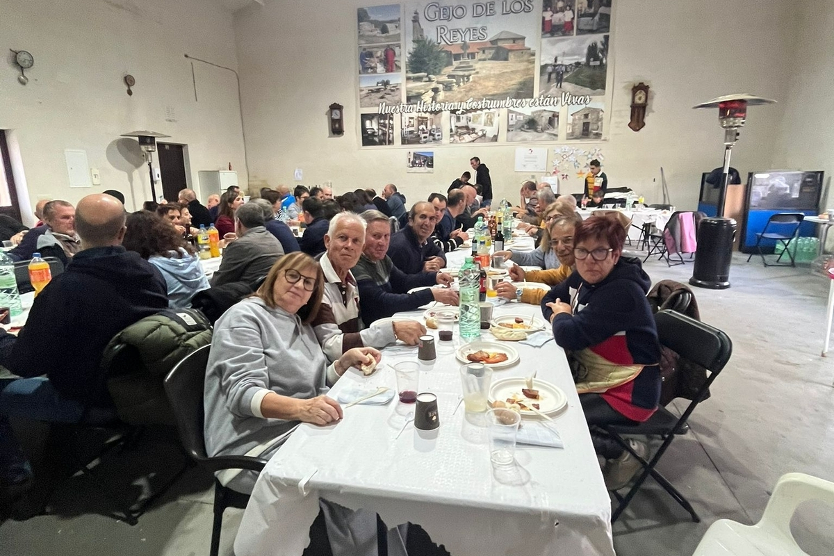 Gejo de los Reyes reúne a 80 comensales en la última comida mensual antes de la gran Matanza