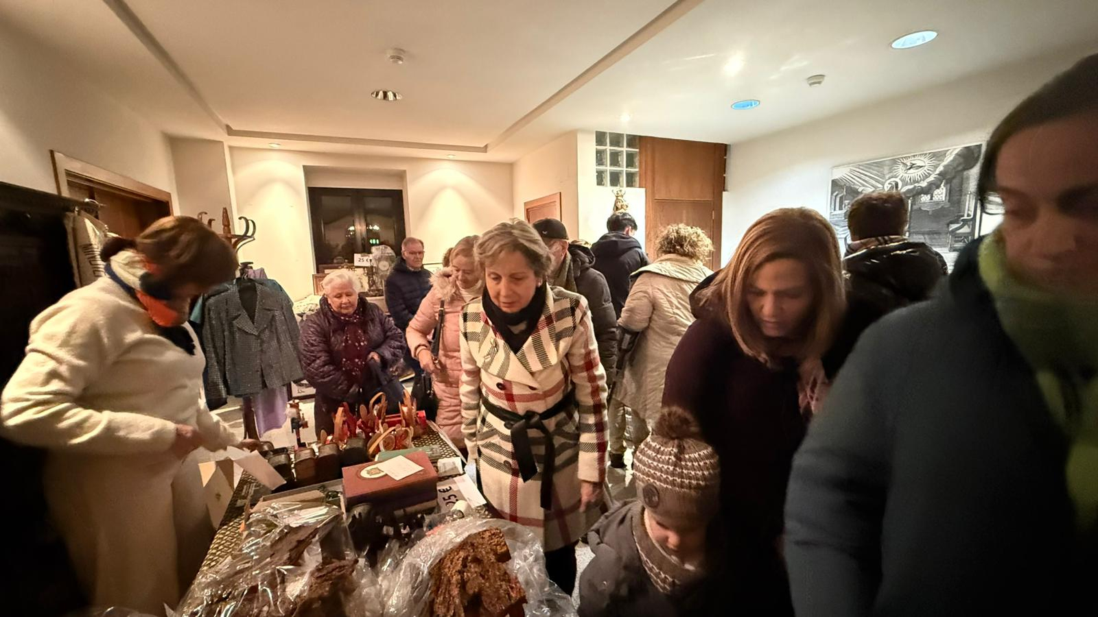 Los Carmelitas Descalzos organizan una colecta y un mercadillo solidario por Navidad en la iglesia de Santa María Magdalena para ayudar a la infancia misionera