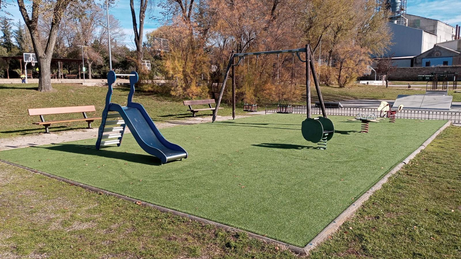 El Ayuntamiento inicia la mejora de los juegos infantiles de los Jesuitas y ampliará la zona de ocio de la plaza de Carmelitas