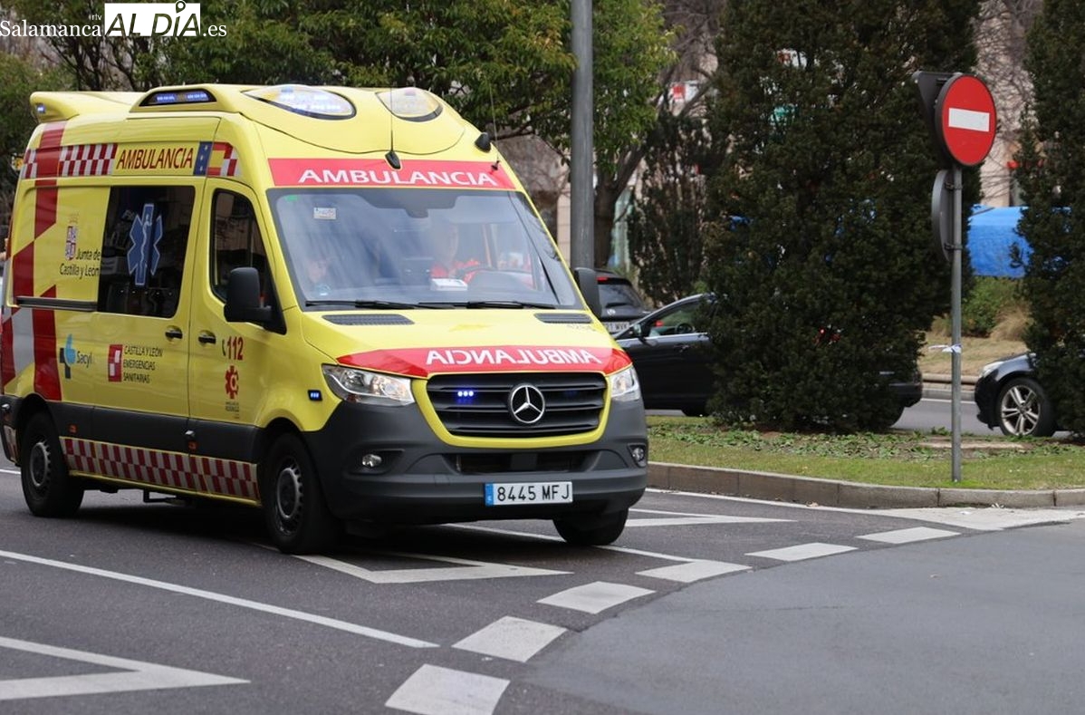 Herido un motorista de 33 años en la glorieta de E. Leclerc