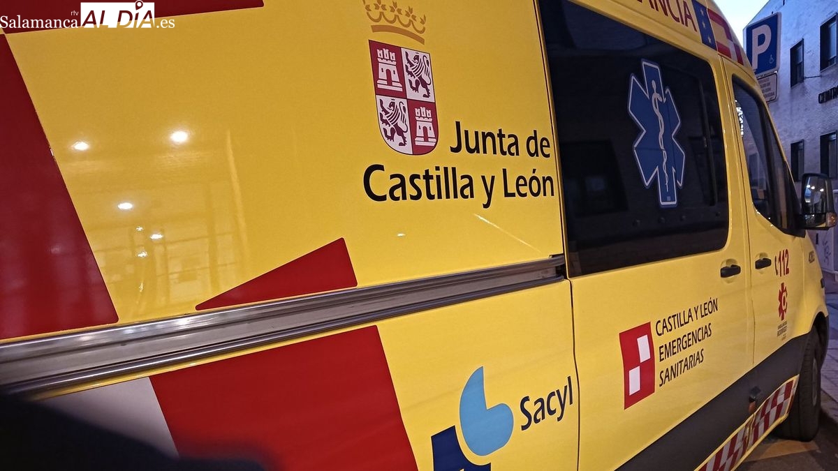 Un varón de 40 años resulta herido tras colisionar su patinete con un turismo en la Avenida de Salamanca