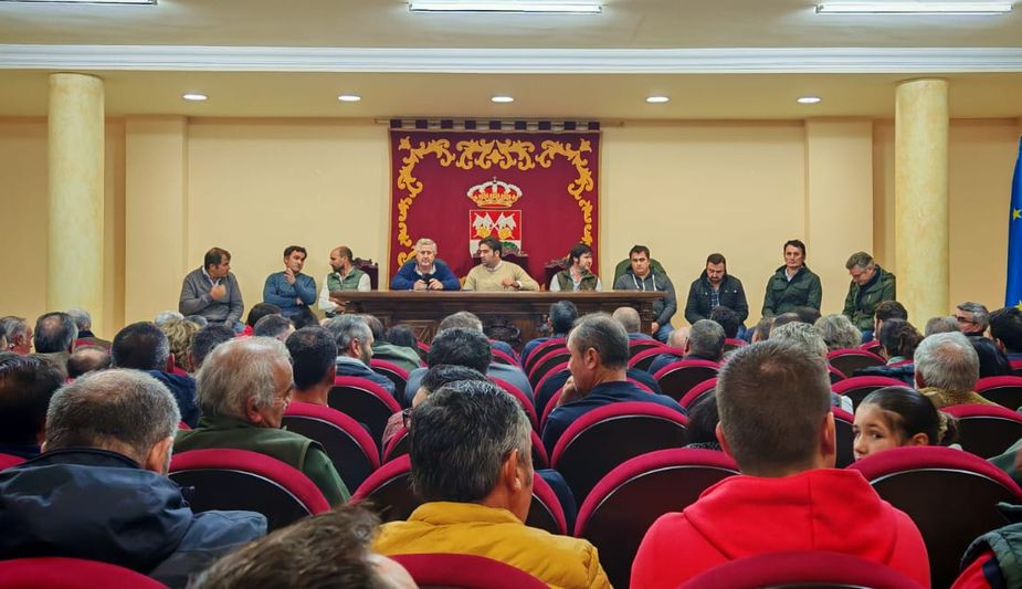 Ganaderos de Salamanca reclaman en Tamames más veterinarios y flexibilidad contra la Dermatosis