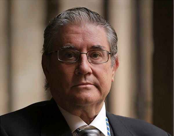 Un viaje por los momentos estelares de la cirugía vascular en una conferencia en Salamanca