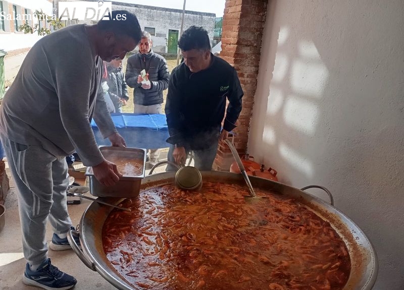 Hamburguesas y garbanzos con marisco, protagonistas en las fiestas de Horcajo Medianero