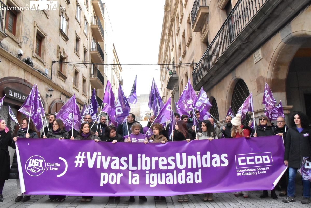 FOTOS y VÍDEO | UGT y CCOO reclaman a la Junta la publicación de la ley de género pactada hace 4 años