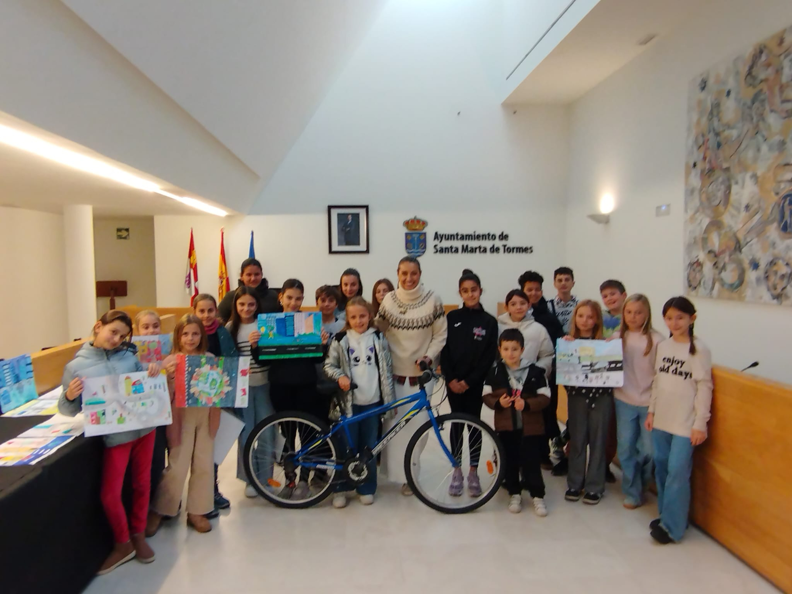 Casi 200 escolares dibujan la movilidad sostenible y Jimena Galache se lleva el premio