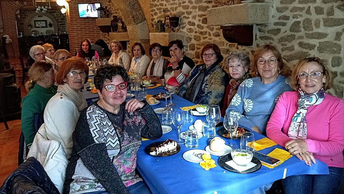 Las mujeres de Sobradillo despiden el curso de gimnasia con una comida de hermandad