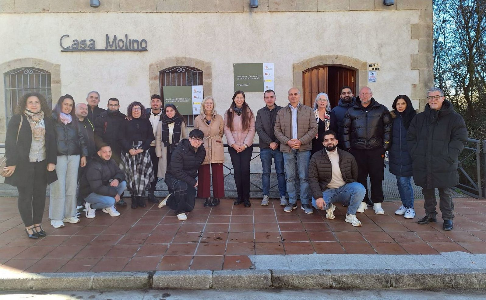 Dieciséis vecinos completan su formación y renuevan espacios municipales con los programas del Ecyl