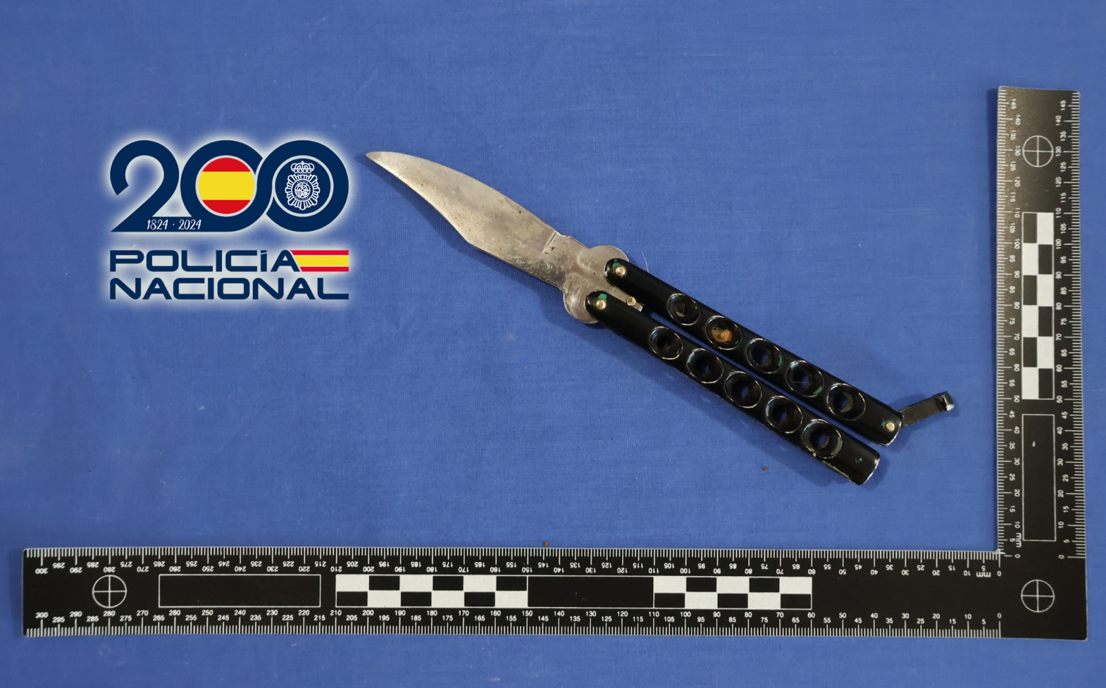 Amenaza con una navaja a un comerciante de Salamanca tras una discusión por el cambio de un producto