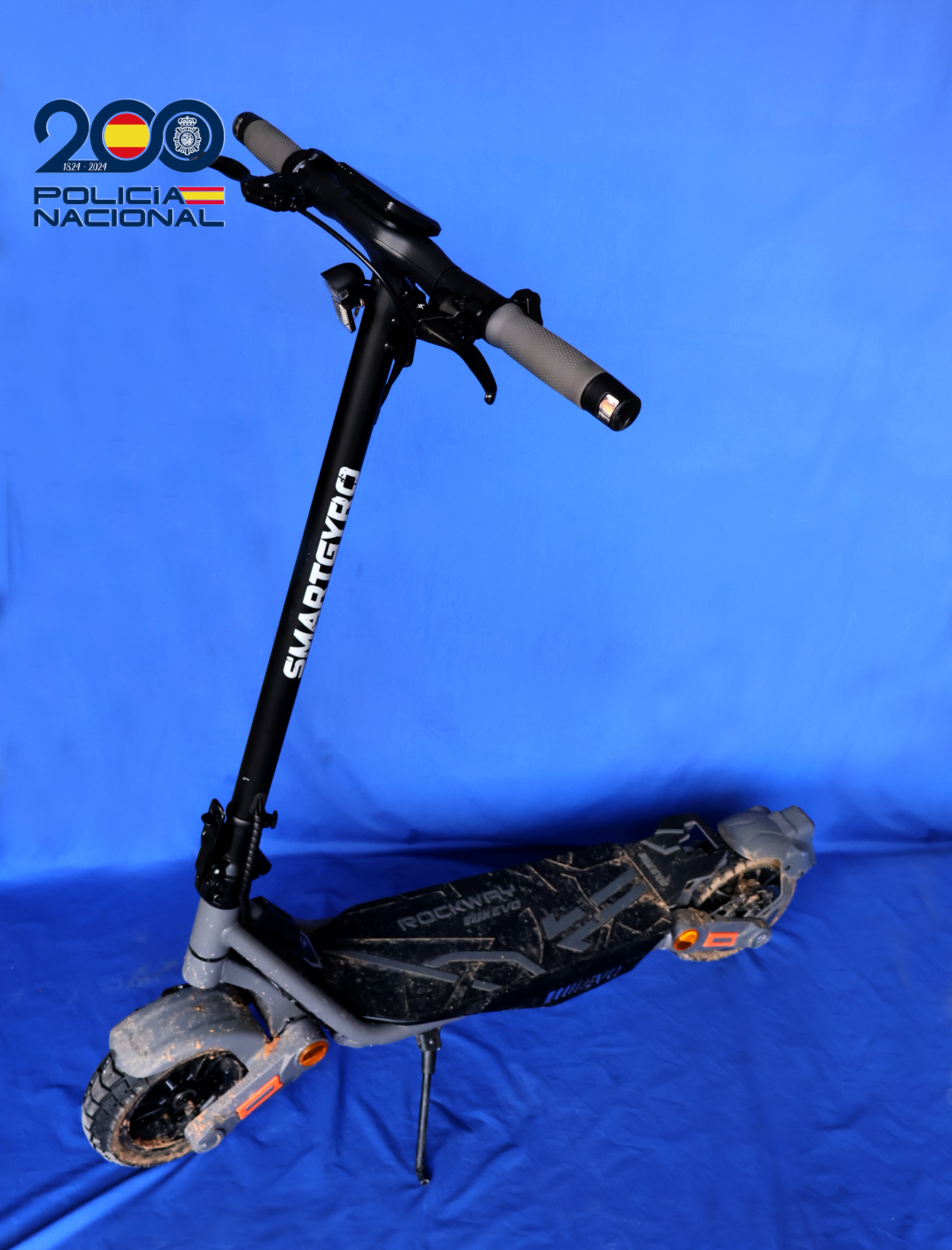 Roba un patinete a un repartidor en la Gran Vía y minutos después es interceptado por la Policía