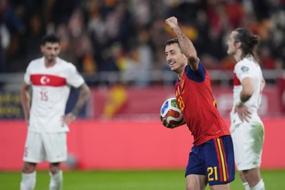 España certifica un billete al Mundial casi perfecto (2-2)