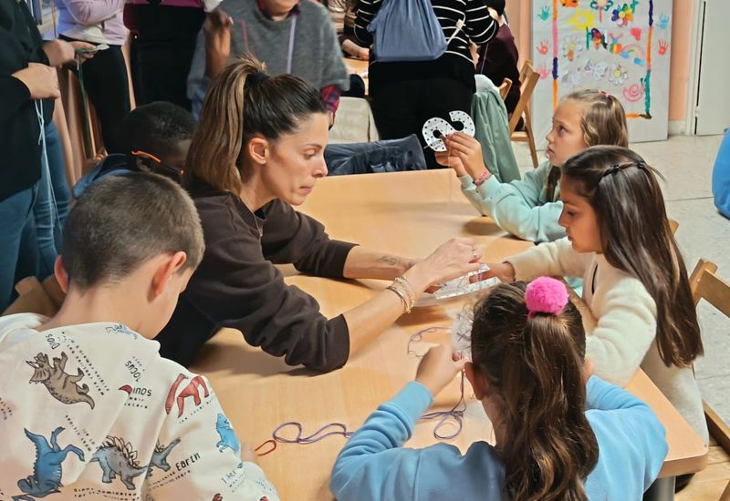 Hilos y Letras fomenta la lectura y la creatividad entre las familias de Terradillos