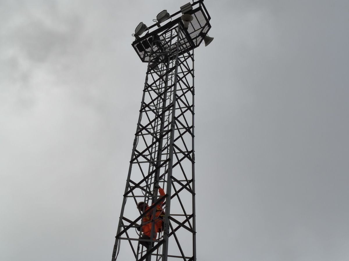 Carbajosa invierte más de 107.000 euros en la nueva iluminación LED del campo de fútbol