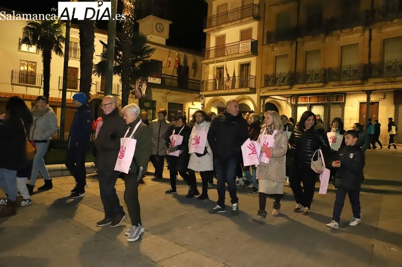 Un grito unánime en Alba de Tormes: No más violencia, no más silencio en la víspera del 25N