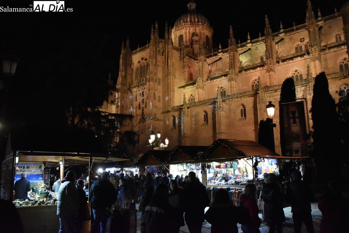 GALERÍA DE FOTOS | La Navidad arranca en Anaya: 36 casetas de artesanía y gastronomía se apoderan de la plaza