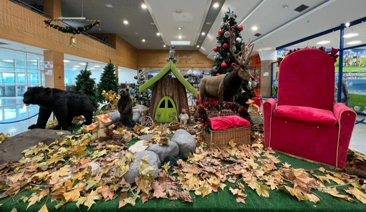 Visitas de Papá Noel, promociones, concursos, recogidas solidarias... así es la campaña navideña de E.Leclerc