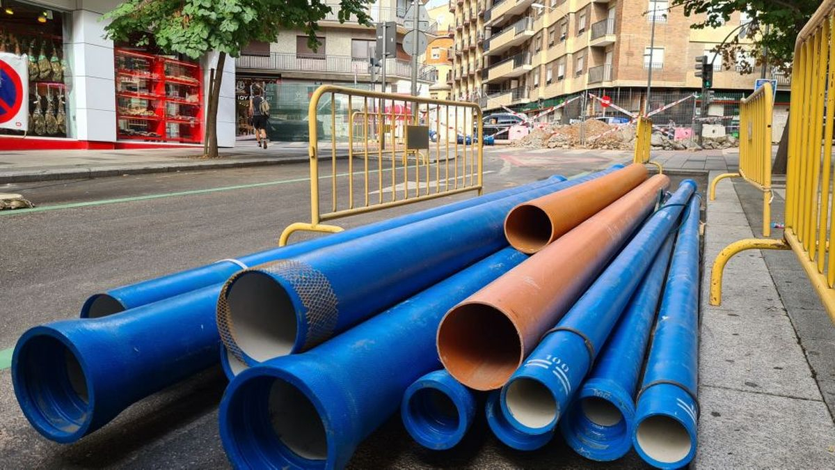 El Ayuntamiento renueva la red de agua de diez calles del barrio El Rollo con una inversión de 206.000 euros
