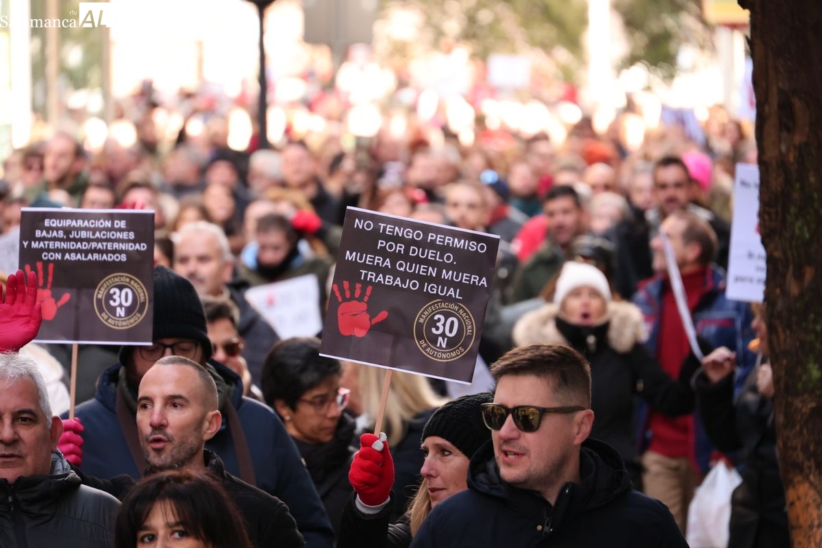FOTOS | No pedimos privilegios, pedimos justicia. Los autónomos de Salamanca se manifiestan para exigir unas condiciones dignas